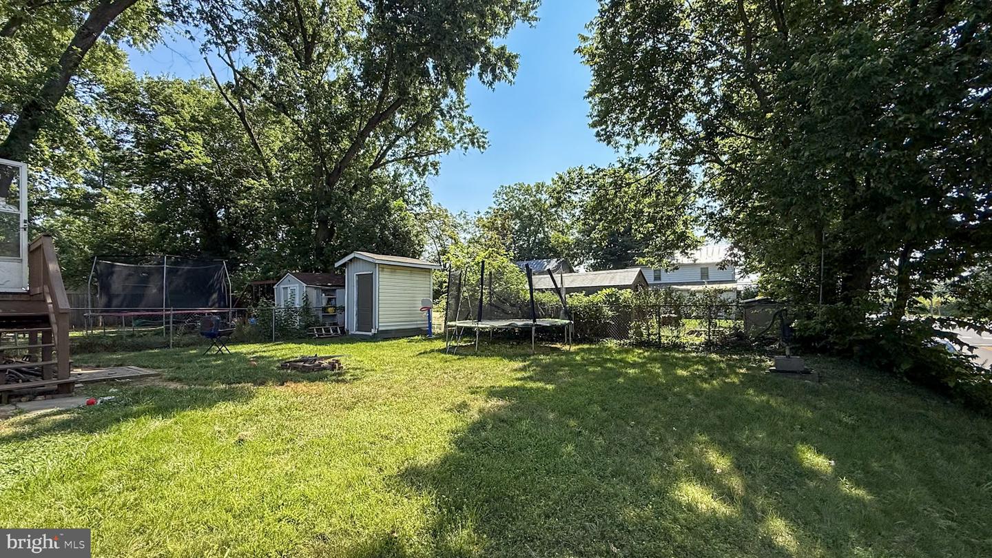8 DAVIS AVE SW, LEESBURG, Virginia 20175, 4 Bedrooms Bedrooms, 7 Rooms Rooms,2 BathroomsBathrooms,Residential,For sale,8 DAVIS AVE SW,VALO2101774 MLS # VALO2101774