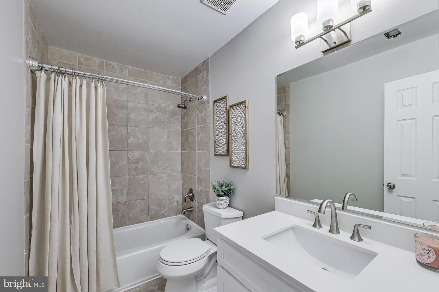 8603 LAUREN DR., SPRINGFIELD, Virginia 22153, 5 Bedrooms Bedrooms, ,4 BathroomsBathrooms,Residential,For sale,8603 LAUREN DR.,VAFX2254770 MLS # VAFX2254770