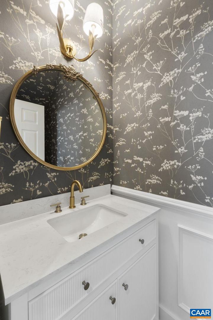 1108 EAST JEFFERSON ST, CHARLOTTESVILLE, Virginia 22902, 3 Bedrooms Bedrooms, ,3 BathroomsBathrooms,Residential,For sale,1108 EAST JEFFERSON ST,666576 MLS # 666576