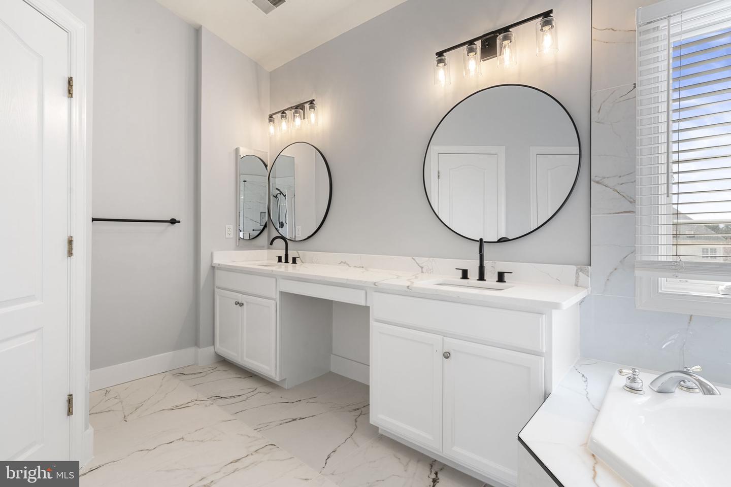 43915 KITTIWAKE DR, LEESBURG, Virginia 20176, 5 Bedrooms Bedrooms, ,4 BathroomsBathrooms,Residential,For sale,43915 KITTIWAKE DR,VALO2101836 MLS # VALO2101836