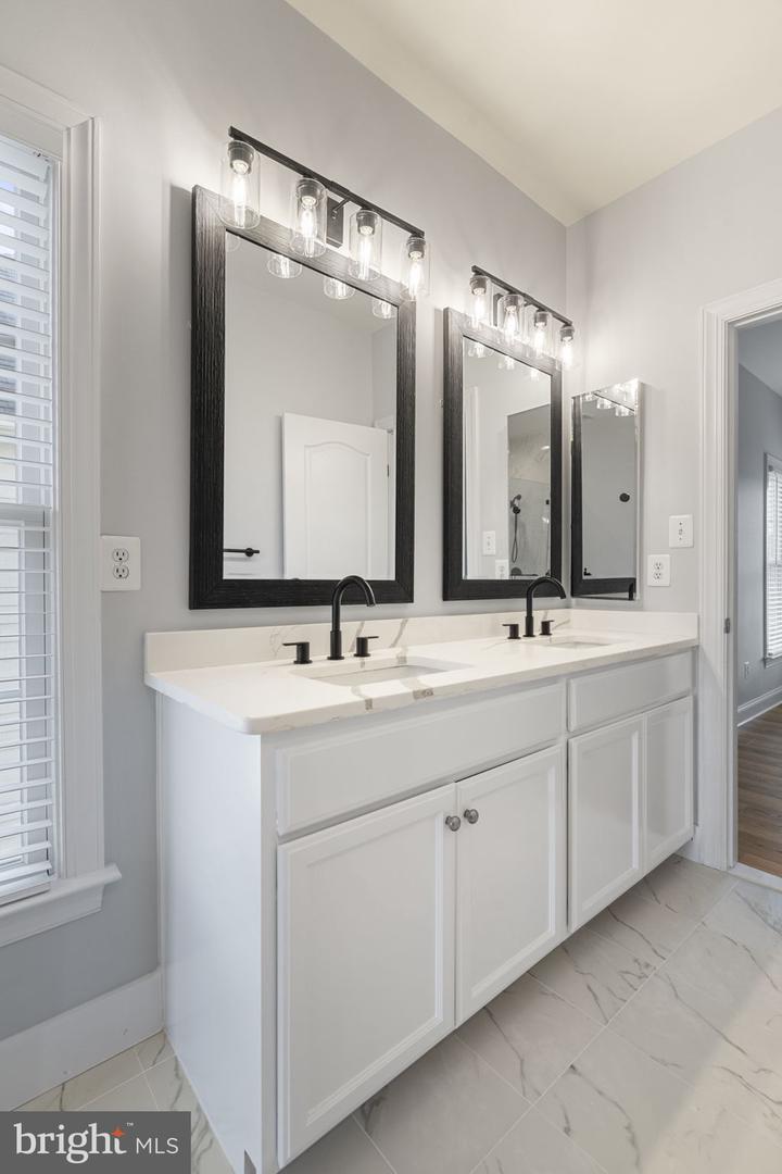 43915 KITTIWAKE DR, LEESBURG, Virginia 20176, 5 Bedrooms Bedrooms, ,4 BathroomsBathrooms,Residential,For sale,43915 KITTIWAKE DR,VALO2101836 MLS # VALO2101836