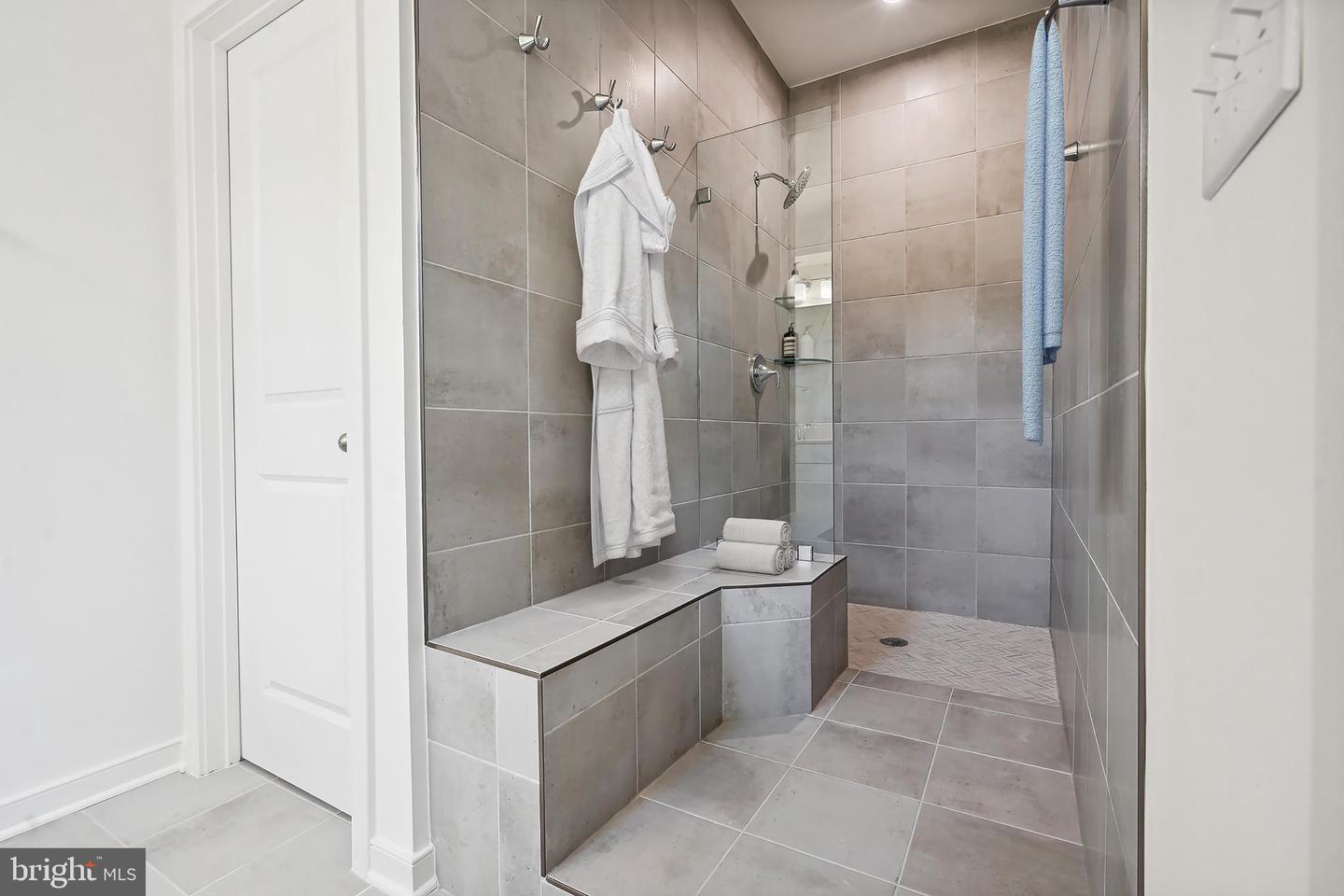 6 SEPIA SQ #KA, ASHBURN, Virginia 20147, 4 Bedrooms Bedrooms, ,2 BathroomsBathrooms,Residential,For sale,6 SEPIA SQ #KA,VALO2101852 MLS # VALO2101852