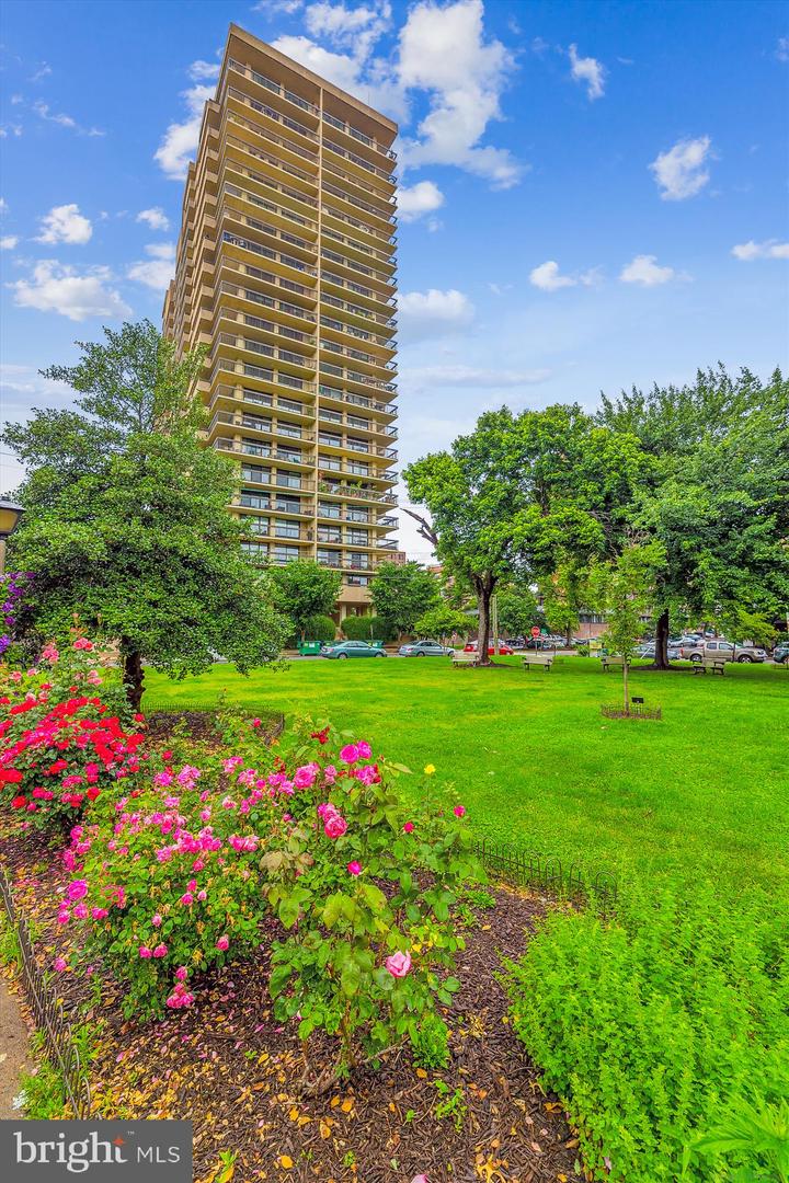400 MADISON ST #1704, ALEXANDRIA, Virginia 22314, 2 Bedrooms Bedrooms, ,2 BathroomsBathrooms,Residential,For sale,400 MADISON ST #1704,VAAX2043720 MLS # VAAX2043720