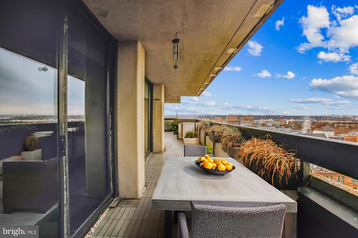 400 MADISON ST #1704, ALEXANDRIA, Virginia 22314, 2 Bedrooms Bedrooms, ,2 BathroomsBathrooms,Residential,For sale,400 MADISON ST #1704,VAAX2043720 MLS # VAAX2043720