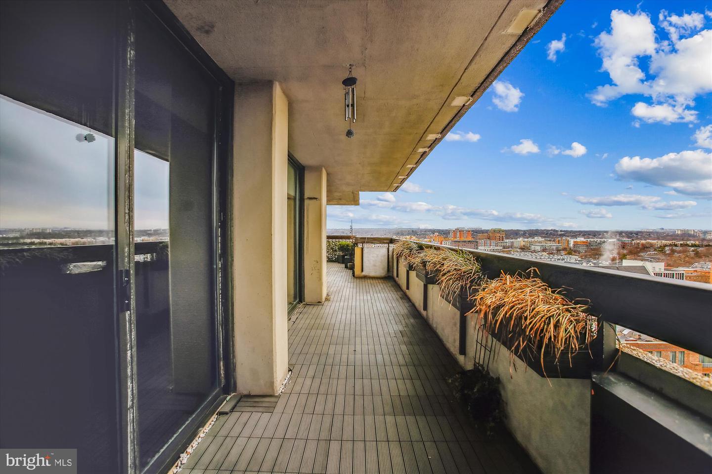 400 MADISON ST #1704, ALEXANDRIA, Virginia 22314, 2 Bedrooms Bedrooms, ,2 BathroomsBathrooms,Residential,For sale,400 MADISON ST #1704,VAAX2043720 MLS # VAAX2043720