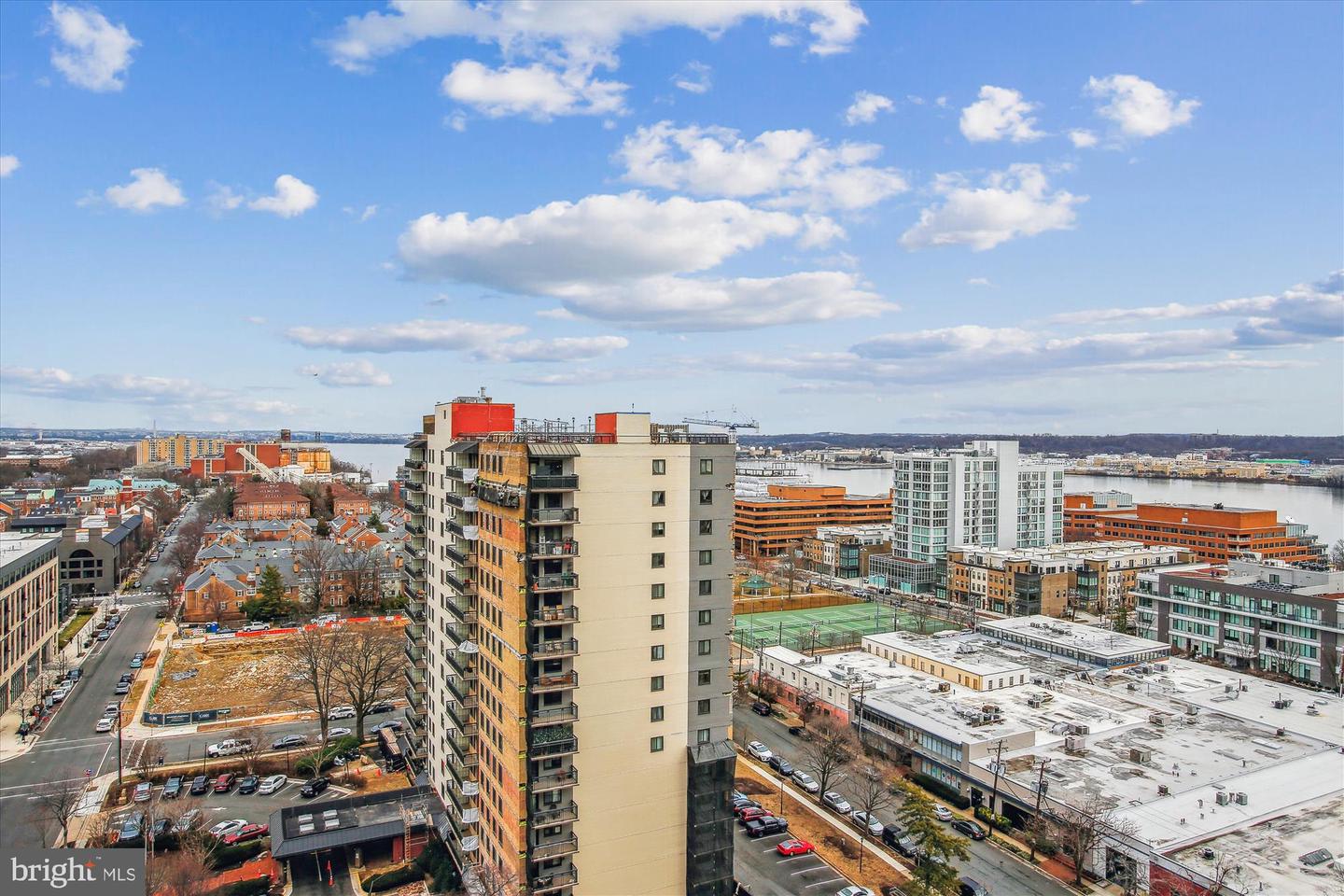 400 MADISON ST #1704, ALEXANDRIA, Virginia 22314, 2 Bedrooms Bedrooms, ,2 BathroomsBathrooms,Residential,For sale,400 MADISON ST #1704,VAAX2043720 MLS # VAAX2043720