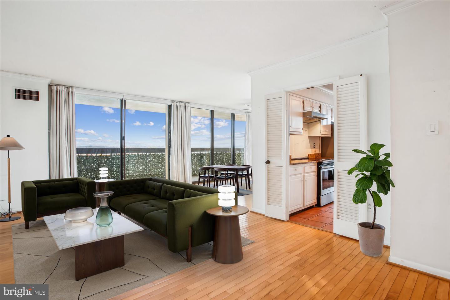 400 MADISON ST #1704, ALEXANDRIA, Virginia 22314, 2 Bedrooms Bedrooms, ,2 BathroomsBathrooms,Residential,For sale,400 MADISON ST #1704,VAAX2043720 MLS # VAAX2043720