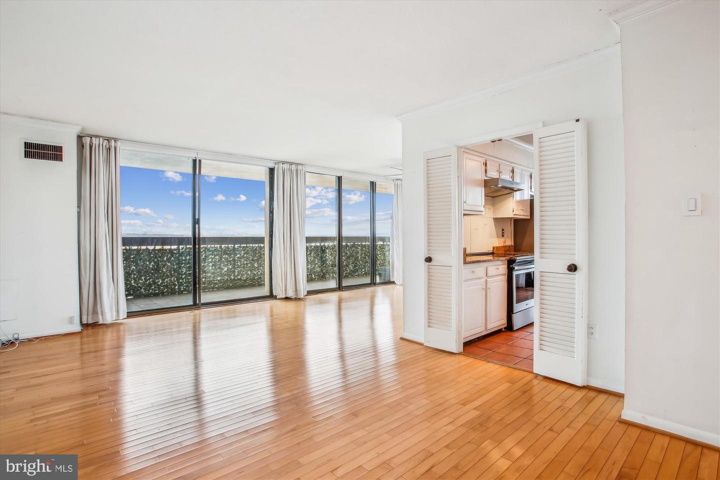 400 MADISON ST #1704, ALEXANDRIA, Virginia 22314, 2 Bedrooms Bedrooms, ,2 BathroomsBathrooms,Residential,For sale,400 MADISON ST #1704,VAAX2043720 MLS # VAAX2043720