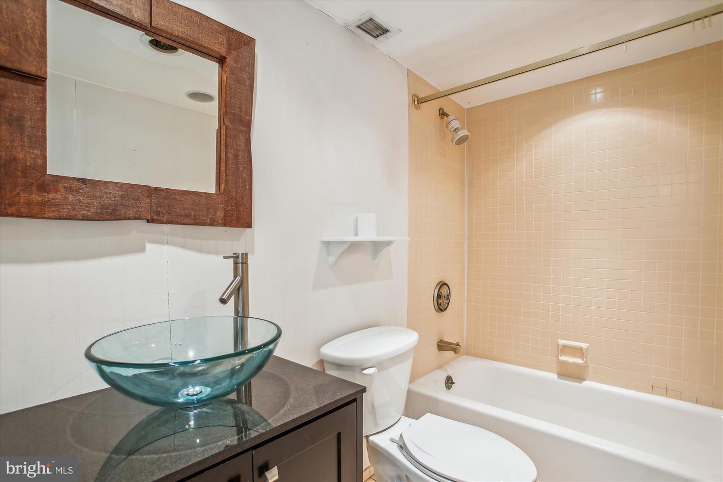 400 MADISON ST #1704, ALEXANDRIA, Virginia 22314, 2 Bedrooms Bedrooms, ,2 BathroomsBathrooms,Residential,For sale,400 MADISON ST #1704,VAAX2043720 MLS # VAAX2043720
