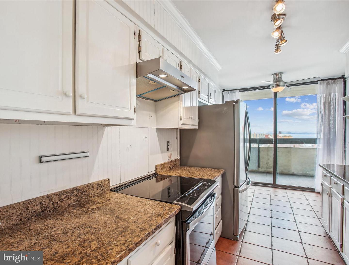 400 MADISON ST #1704, ALEXANDRIA, Virginia 22314, 2 Bedrooms Bedrooms, ,2 BathroomsBathrooms,Residential,For sale,400 MADISON ST #1704,VAAX2043720 MLS # VAAX2043720