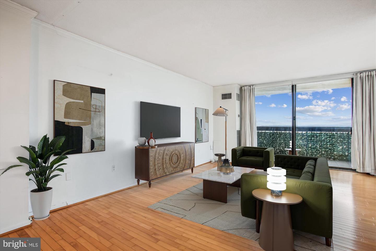 400 MADISON ST #1704, ALEXANDRIA, Virginia 22314, 2 Bedrooms Bedrooms, ,2 BathroomsBathrooms,Residential,For sale,400 MADISON ST #1704,VAAX2043720 MLS # VAAX2043720