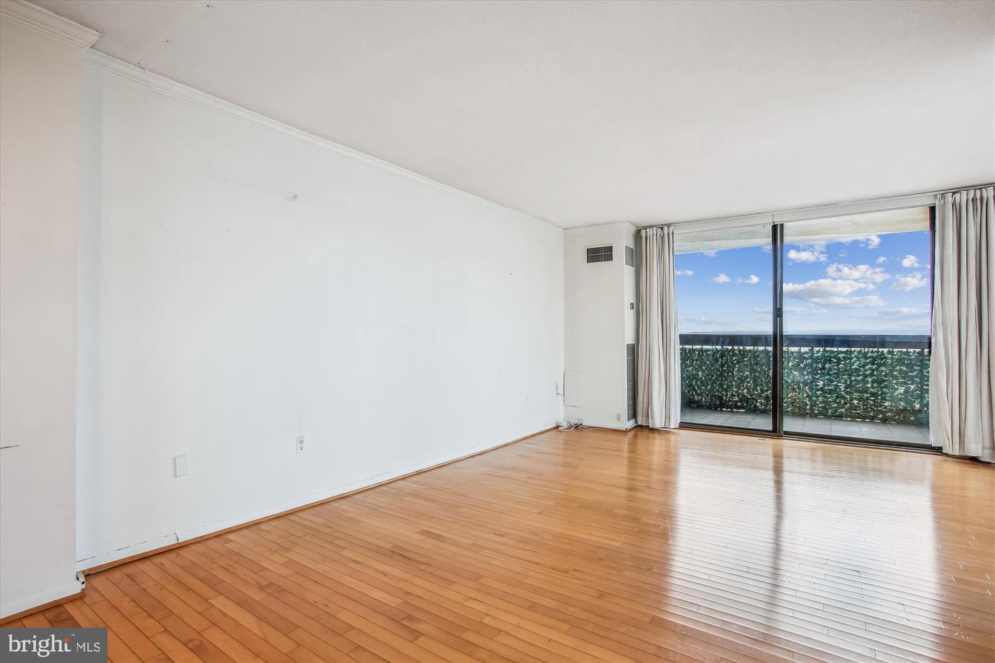 400 MADISON ST #1704, ALEXANDRIA, Virginia 22314, 2 Bedrooms Bedrooms, ,2 BathroomsBathrooms,Residential,For sale,400 MADISON ST #1704,VAAX2043720 MLS # VAAX2043720