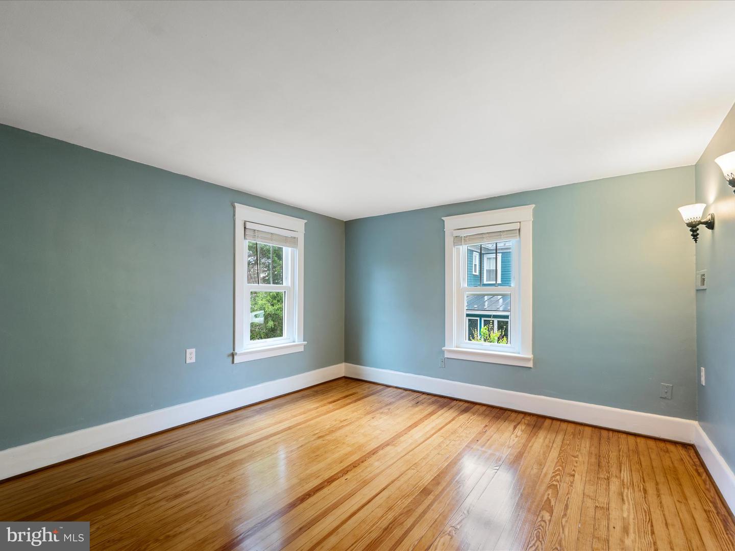 107 E MONMOUTH ST, WINCHESTER, Virginia 22601, 3 Bedrooms Bedrooms, ,1 BathroomBathrooms,Residential,For sale,107 E MONMOUTH ST,VAWI2007482 MLS # VAWI2007482