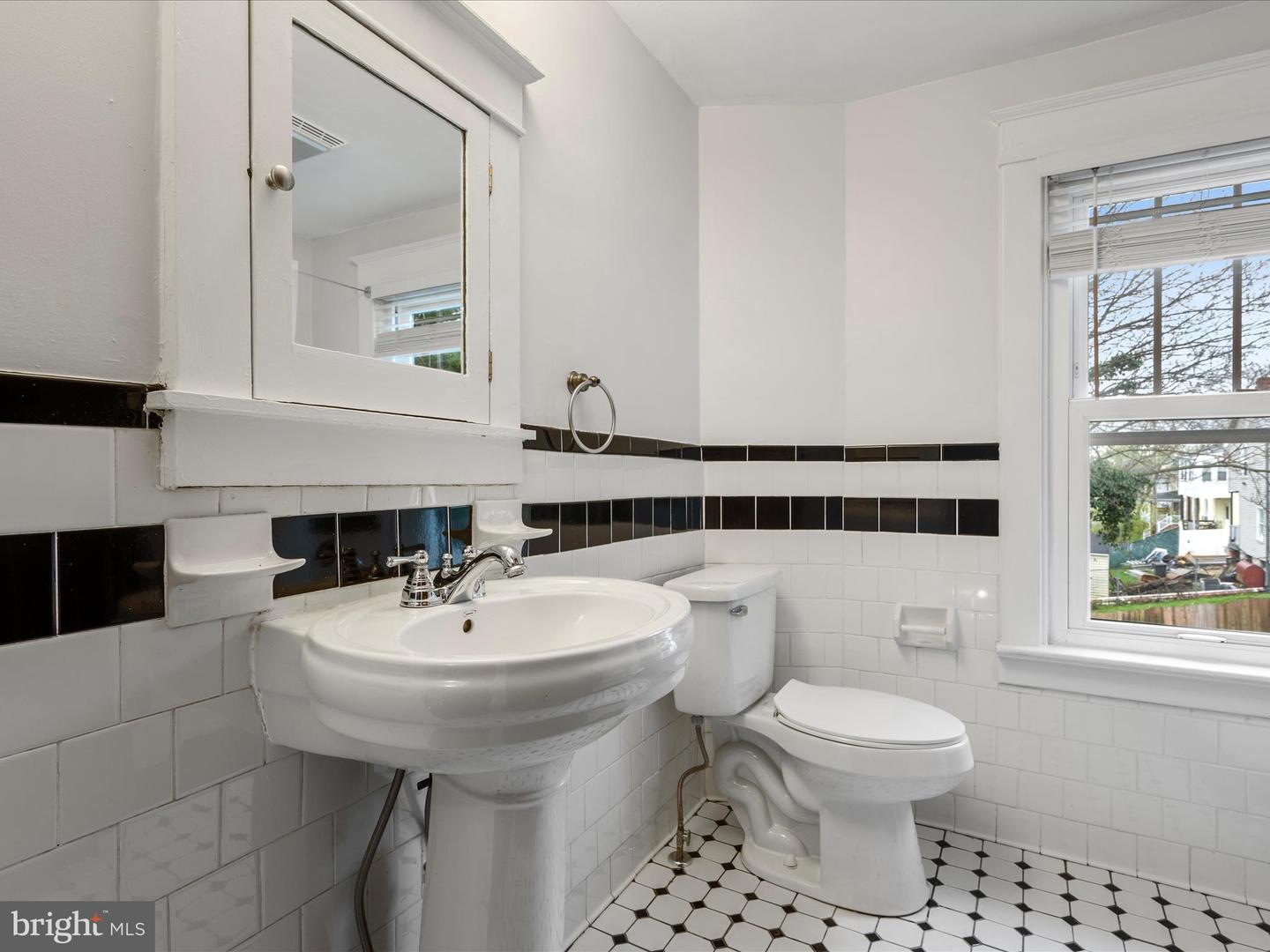 107 E MONMOUTH ST, WINCHESTER, Virginia 22601, 3 Bedrooms Bedrooms, ,1 BathroomBathrooms,Residential,For sale,107 E MONMOUTH ST,VAWI2007482 MLS # VAWI2007482