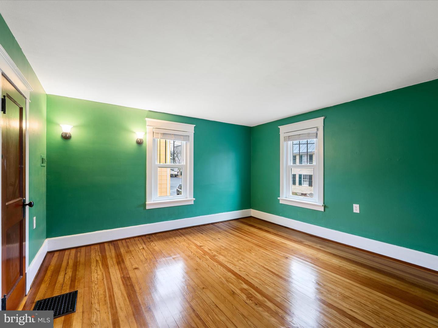 107 E MONMOUTH ST, WINCHESTER, Virginia 22601, 3 Bedrooms Bedrooms, ,1 BathroomBathrooms,Residential,For sale,107 E MONMOUTH ST,VAWI2007482 MLS # VAWI2007482