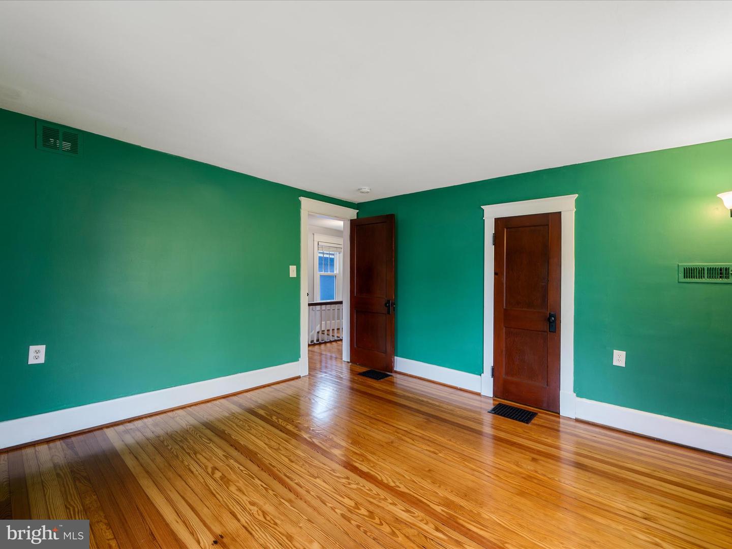 107 E MONMOUTH ST, WINCHESTER, Virginia 22601, 3 Bedrooms Bedrooms, ,1 BathroomBathrooms,Residential,For sale,107 E MONMOUTH ST,VAWI2007482 MLS # VAWI2007482