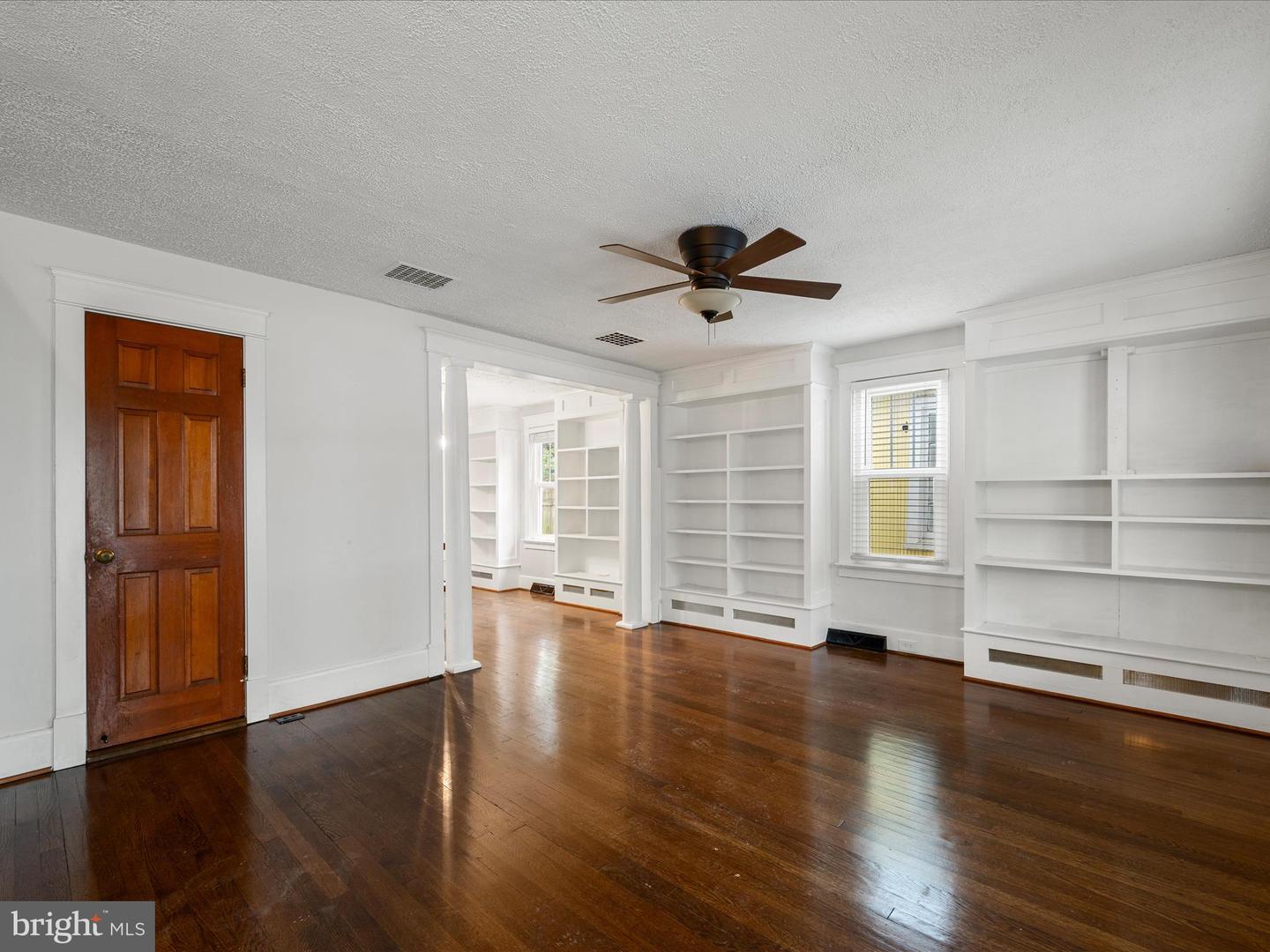 107 E MONMOUTH ST, WINCHESTER, Virginia 22601, 3 Bedrooms Bedrooms, ,1 BathroomBathrooms,Residential,For sale,107 E MONMOUTH ST,VAWI2007482 MLS # VAWI2007482