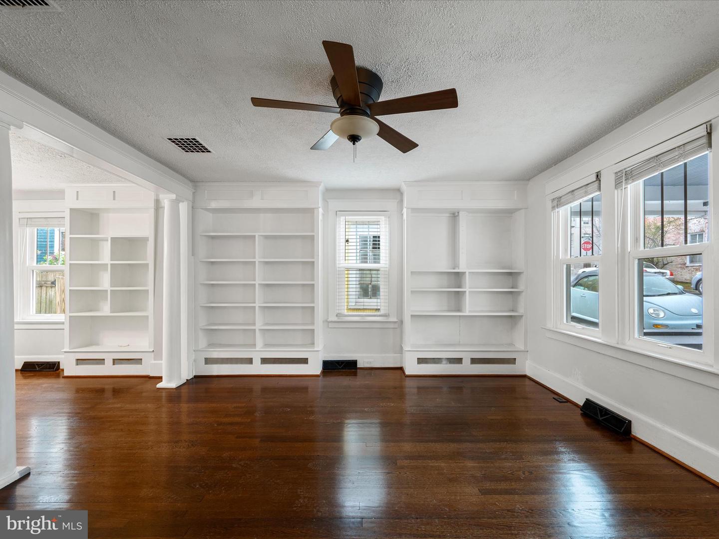 107 E MONMOUTH ST, WINCHESTER, Virginia 22601, 3 Bedrooms Bedrooms, ,1 BathroomBathrooms,Residential,For sale,107 E MONMOUTH ST,VAWI2007482 MLS # VAWI2007482