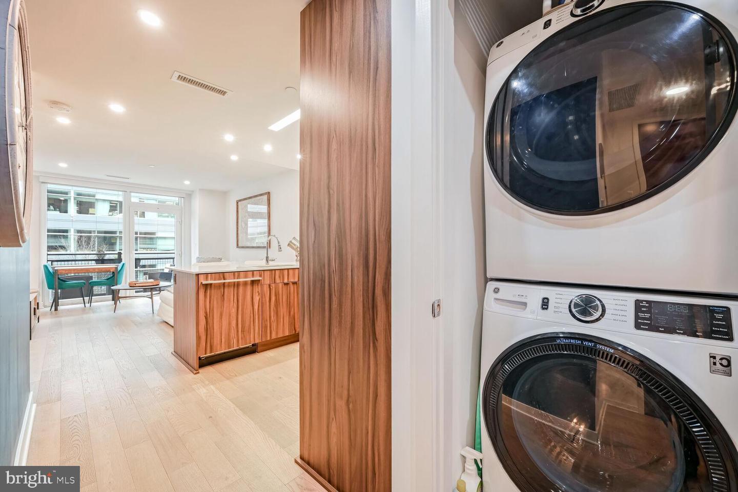 37 L ST SE #401, WASHINGTON, District Of Columbia 20003, 2 Bedrooms Bedrooms, ,2 BathroomsBathrooms,Residential,For sale,37 L ST SE #401,DCDC2196832 MLS # DCDC2196832