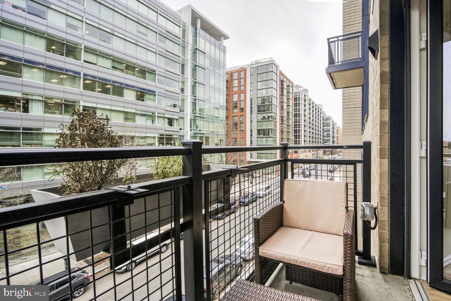 37 L ST SE #401, WASHINGTON, District Of Columbia 20003, 2 Bedrooms Bedrooms, ,2 BathroomsBathrooms,Residential,For sale,37 L ST SE #401,DCDC2196832 MLS # DCDC2196832