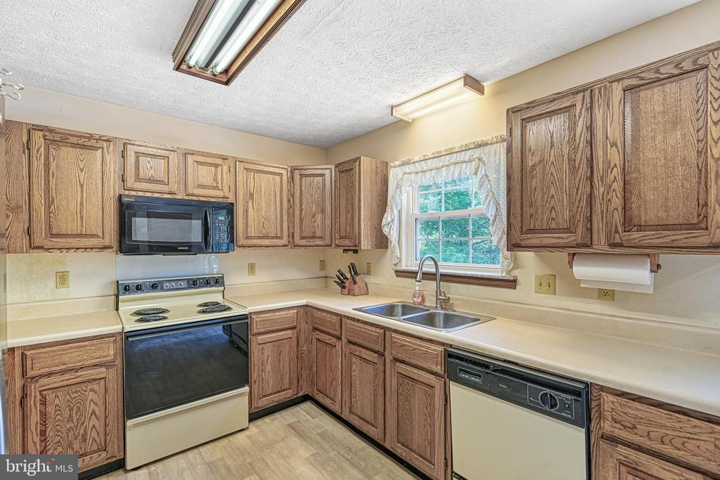 3716 MARTIN KINGS RD, CHARLOTTESVILLE, Virginia 22902, 4 Bedrooms Bedrooms, ,3 BathroomsBathrooms,Residential,3716 MARTIN KINGS RD,VAAB2001044 MLS # VAAB2001044