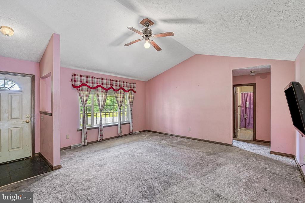3716 MARTIN KINGS RD, CHARLOTTESVILLE, Virginia 22902, 4 Bedrooms Bedrooms, ,3 BathroomsBathrooms,Residential,3716 MARTIN KINGS RD,VAAB2001044 MLS # VAAB2001044