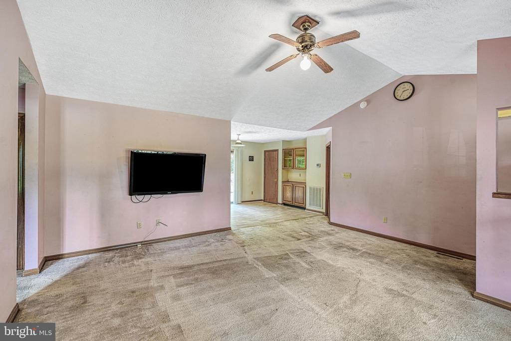3716 MARTIN KINGS RD, CHARLOTTESVILLE, Virginia 22902, 4 Bedrooms Bedrooms, ,3 BathroomsBathrooms,Residential,3716 MARTIN KINGS RD,VAAB2001044 MLS # VAAB2001044