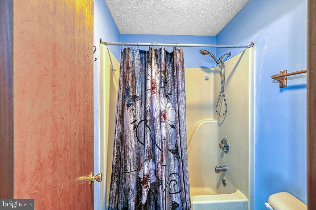 3716 MARTIN KINGS RD, CHARLOTTESVILLE, Virginia 22902, 4 Bedrooms Bedrooms, ,3 BathroomsBathrooms,Residential,3716 MARTIN KINGS RD,VAAB2001044 MLS # VAAB2001044