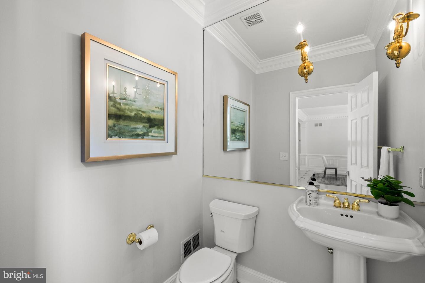 1418 WOODHURST BLVD, MCLEAN, Virginia 22102, 6 Bedrooms Bedrooms, ,5 BathroomsBathrooms,Residential,For sale,1418 WOODHURST BLVD,VAFX2236692 MLS # VAFX2236692