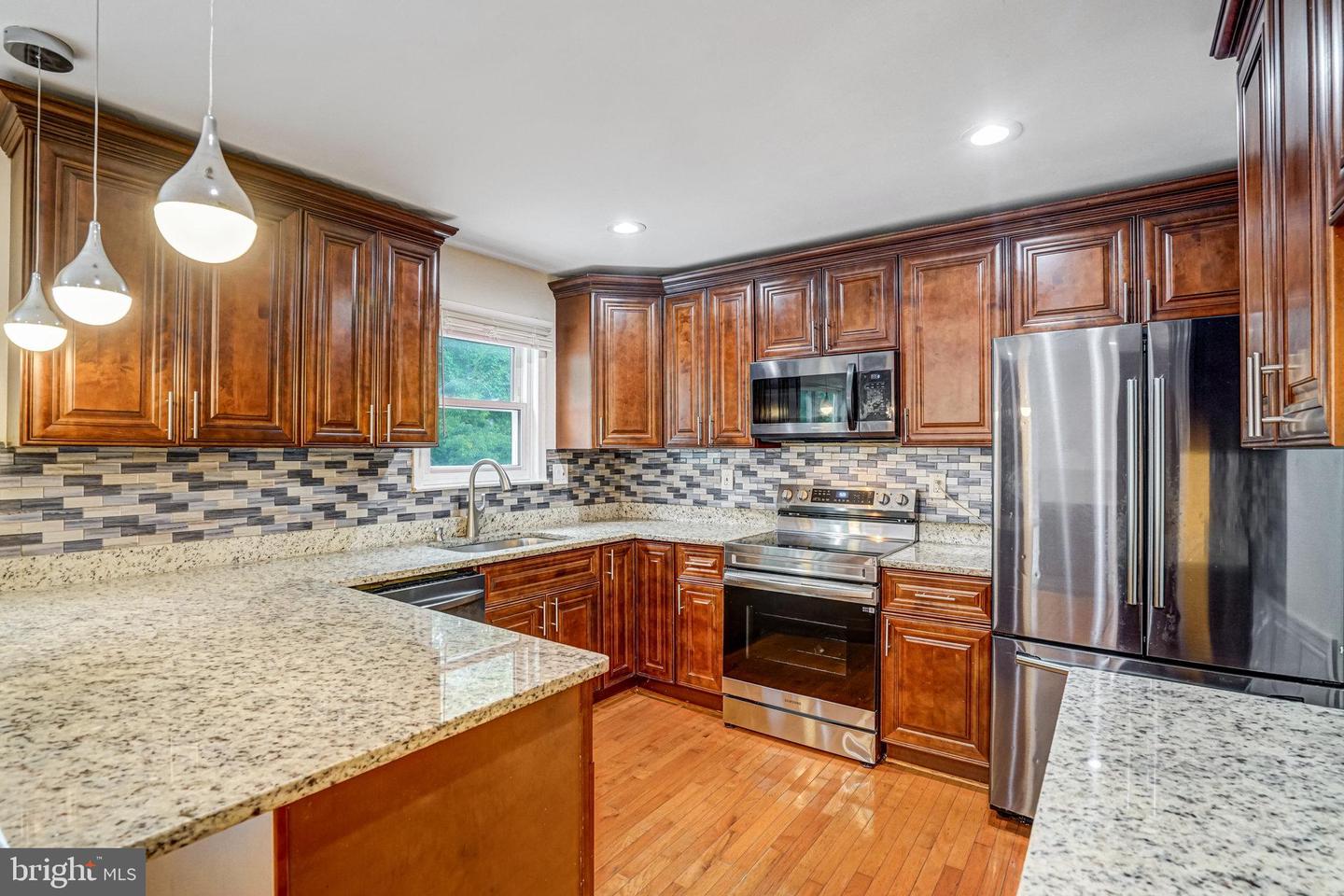 6035 LIBERTY BELL CT, BURKE, Virginia 22015, 3 Bedrooms Bedrooms, ,3 BathroomsBathrooms,Residential,For sale,6035 LIBERTY BELL CT,VAFX2239158 MLS # VAFX2239158