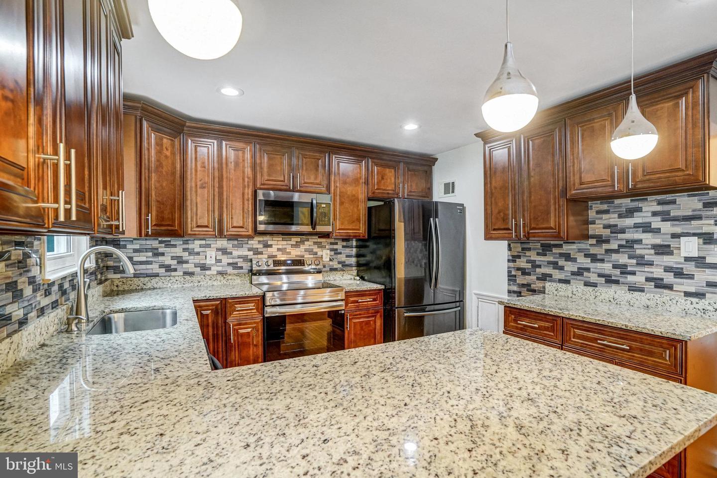 6035 LIBERTY BELL CT, BURKE, Virginia 22015, 3 Bedrooms Bedrooms, ,3 BathroomsBathrooms,Residential,For sale,6035 LIBERTY BELL CT,VAFX2239158 MLS # VAFX2239158