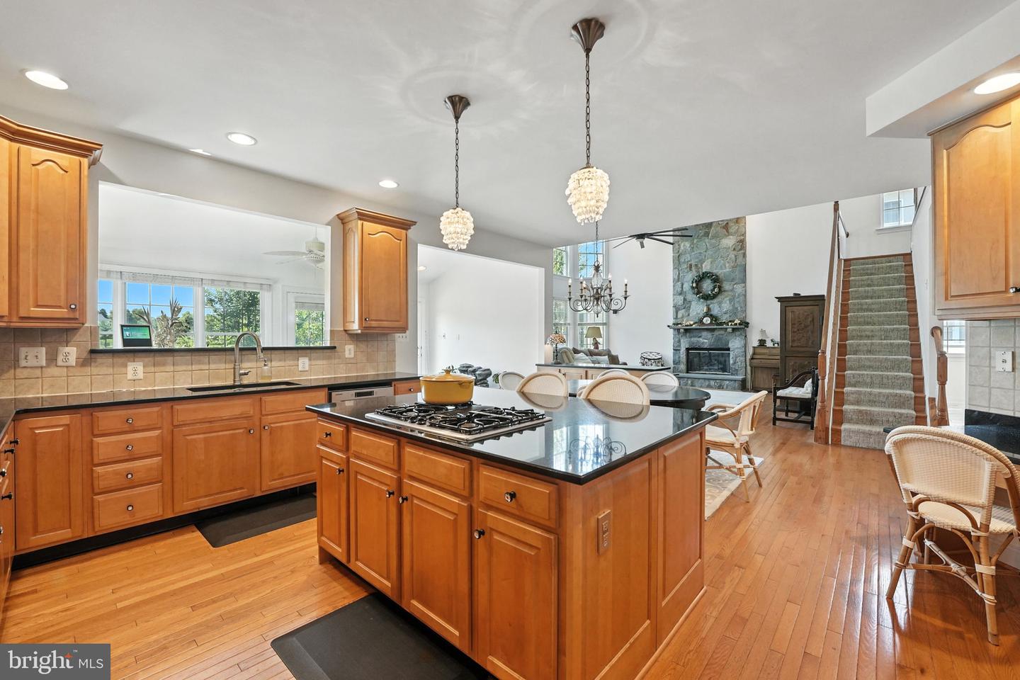43152 VALIANT DR, CHANTILLY, Virginia 20152, 5 Bedrooms Bedrooms, ,4 BathroomsBathrooms,Residential,For sale,43152 VALIANT DR,VALO2096442 MLS # VALO2096442