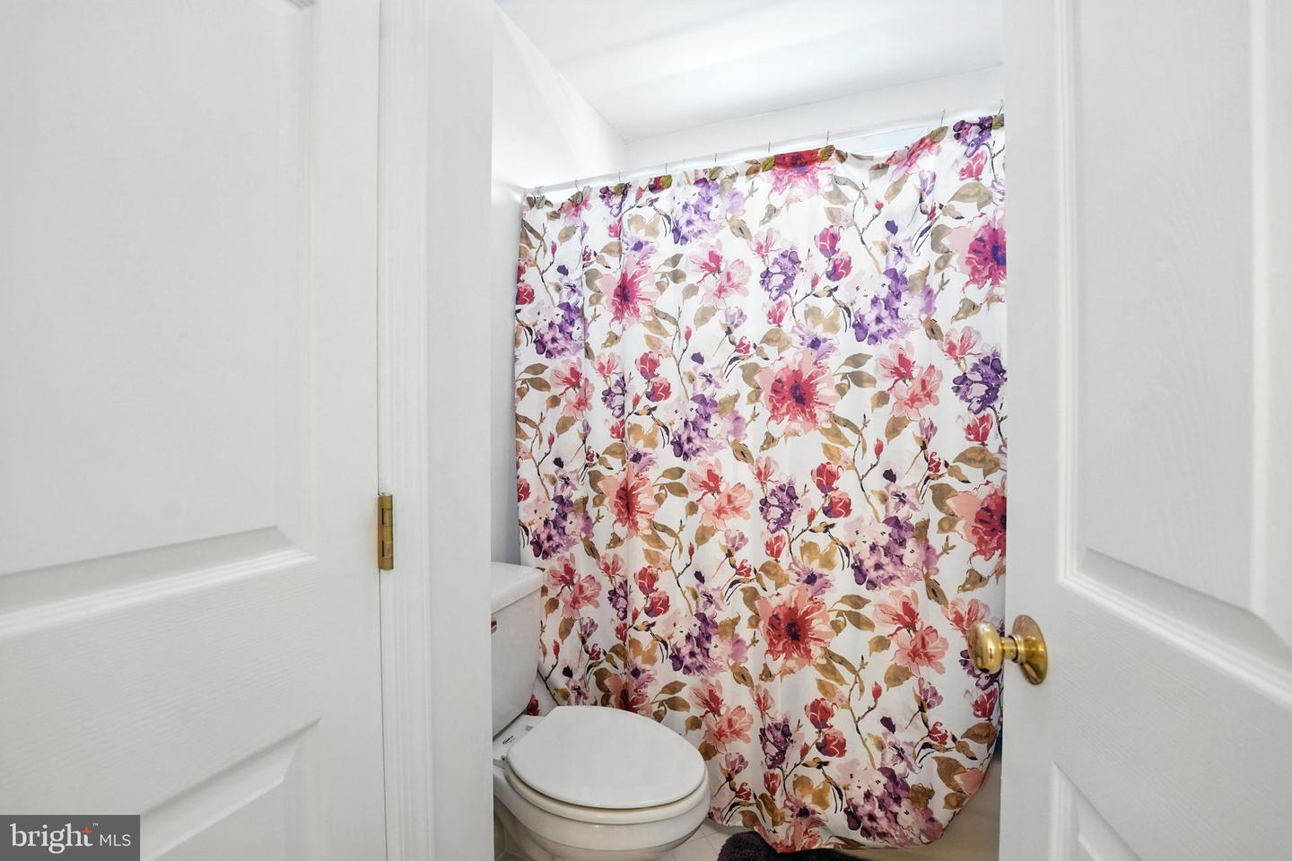 43152 VALIANT DR, CHANTILLY, Virginia 20152, 5 Bedrooms Bedrooms, ,4 BathroomsBathrooms,Residential,For sale,43152 VALIANT DR,VALO2096442 MLS # VALO2096442