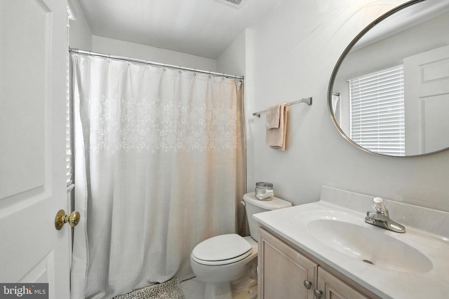 43152 VALIANT DR, CHANTILLY, Virginia 20152, 5 Bedrooms Bedrooms, ,4 BathroomsBathrooms,Residential,For sale,43152 VALIANT DR,VALO2096442 MLS # VALO2096442