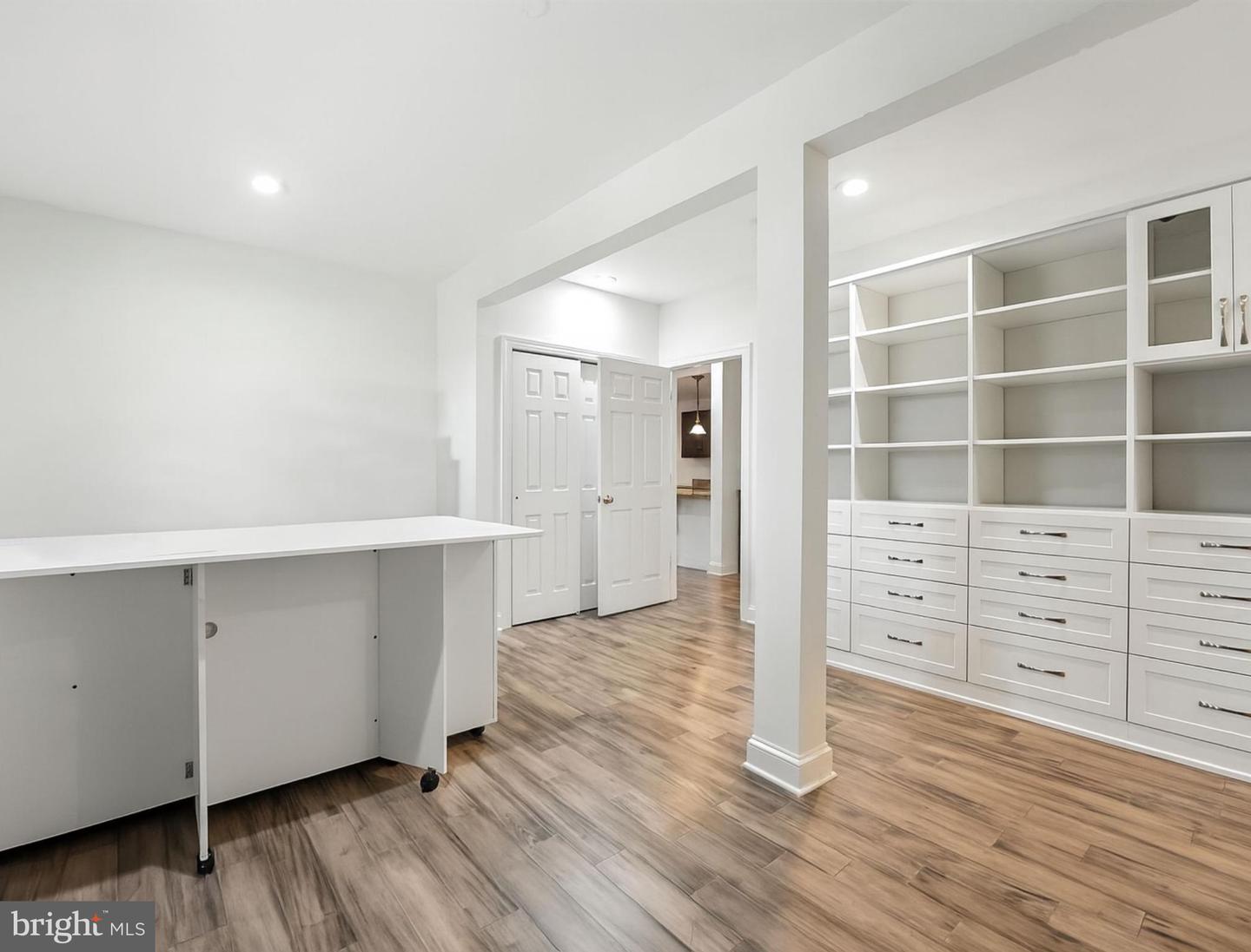 43152 VALIANT DR, CHANTILLY, Virginia 20152, 5 Bedrooms Bedrooms, ,4 BathroomsBathrooms,Residential,For sale,43152 VALIANT DR,VALO2096442 MLS # VALO2096442