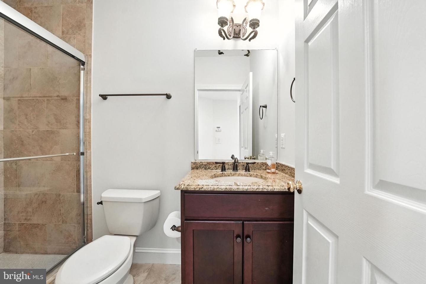 43152 VALIANT DR, CHANTILLY, Virginia 20152, 5 Bedrooms Bedrooms, ,4 BathroomsBathrooms,Residential,For sale,43152 VALIANT DR,VALO2096442 MLS # VALO2096442