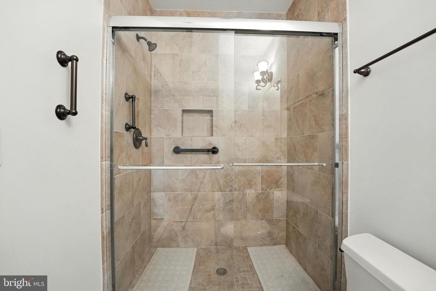 43152 VALIANT DR, CHANTILLY, Virginia 20152, 5 Bedrooms Bedrooms, ,4 BathroomsBathrooms,Residential,For sale,43152 VALIANT DR,VALO2096442 MLS # VALO2096442