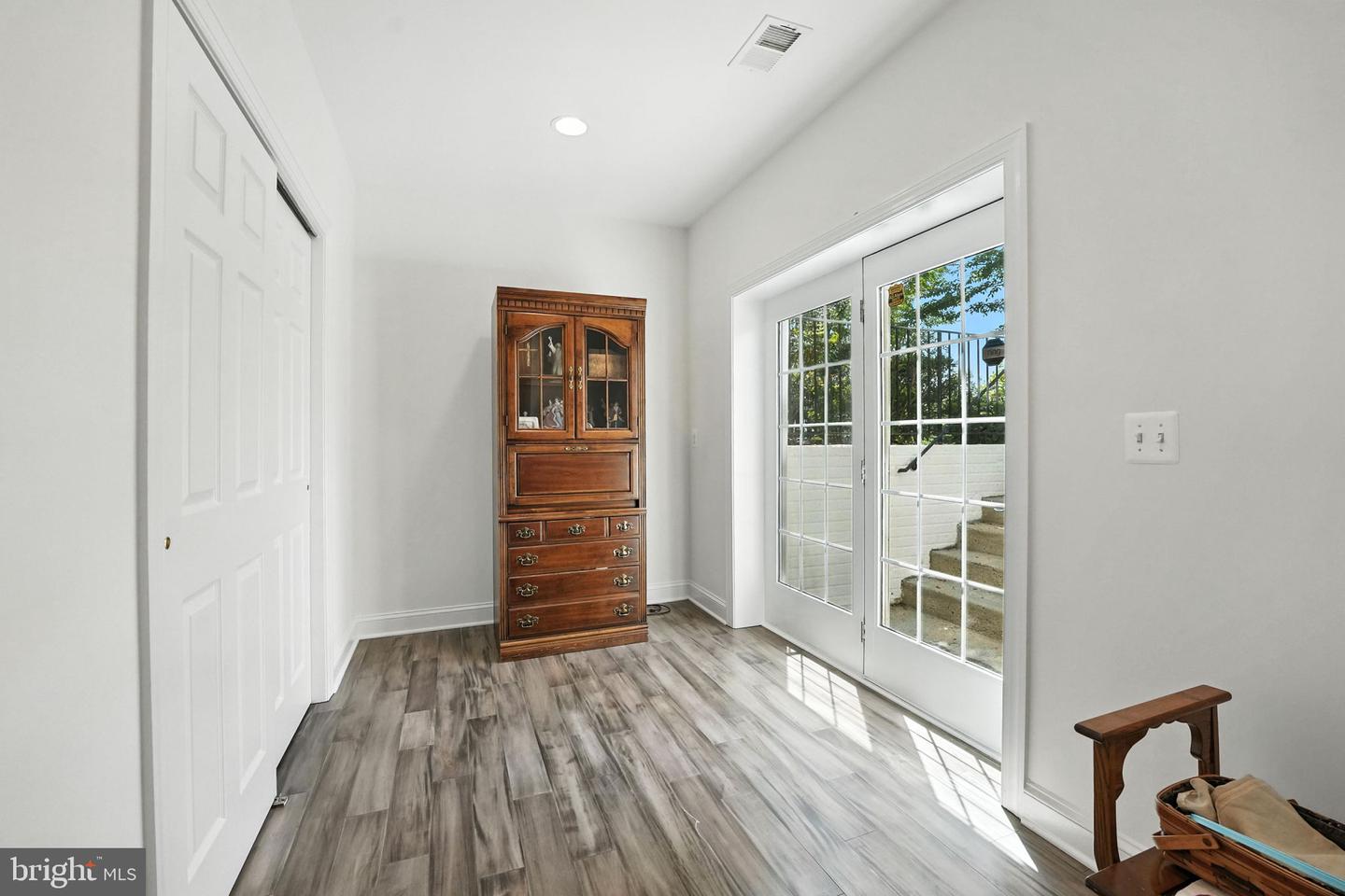 43152 VALIANT DR, CHANTILLY, Virginia 20152, 5 Bedrooms Bedrooms, ,4 BathroomsBathrooms,Residential,For sale,43152 VALIANT DR,VALO2096442 MLS # VALO2096442