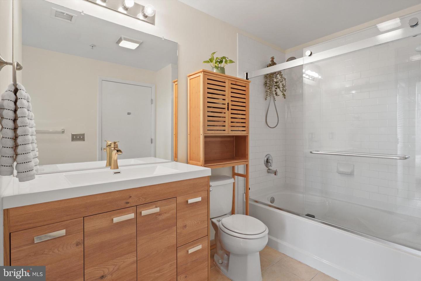 437 NEW YORK AVE NW #1003, WASHINGTON, District Of Columbia 20001, 1 Bedroom Bedrooms, ,1 BathroomBathrooms,Residential,For sale,437 NEW YORK AVE NW #1003,DCDC2201266 MLS # DCDC2201266
