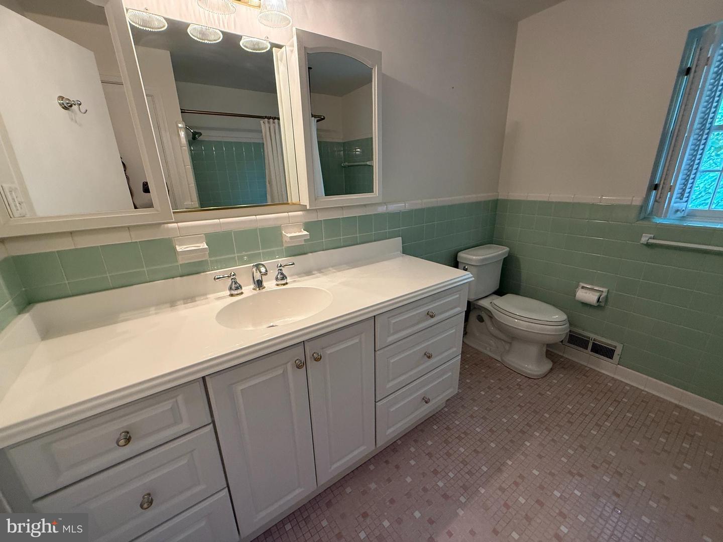 8310 ASHWOOD DR, ALEXANDRIA, Virginia 22308, 4 Bedrooms Bedrooms, ,2 BathroomsBathrooms,Residential,For sale,8310 ASHWOOD DR,VAFX2242618 MLS # VAFX2242618