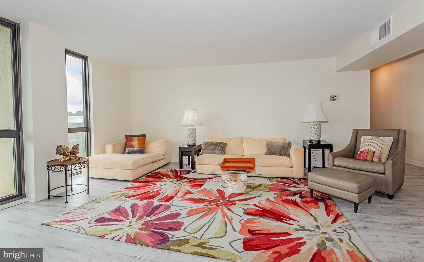 6800 FLEETWOOD RD #701, MCLEAN, Virginia 22101, 3 Bedrooms Bedrooms, ,2 BathroomsBathrooms,Residential,For sale,6800 FLEETWOOD RD #701,VAFX2242786 MLS # VAFX2242786
