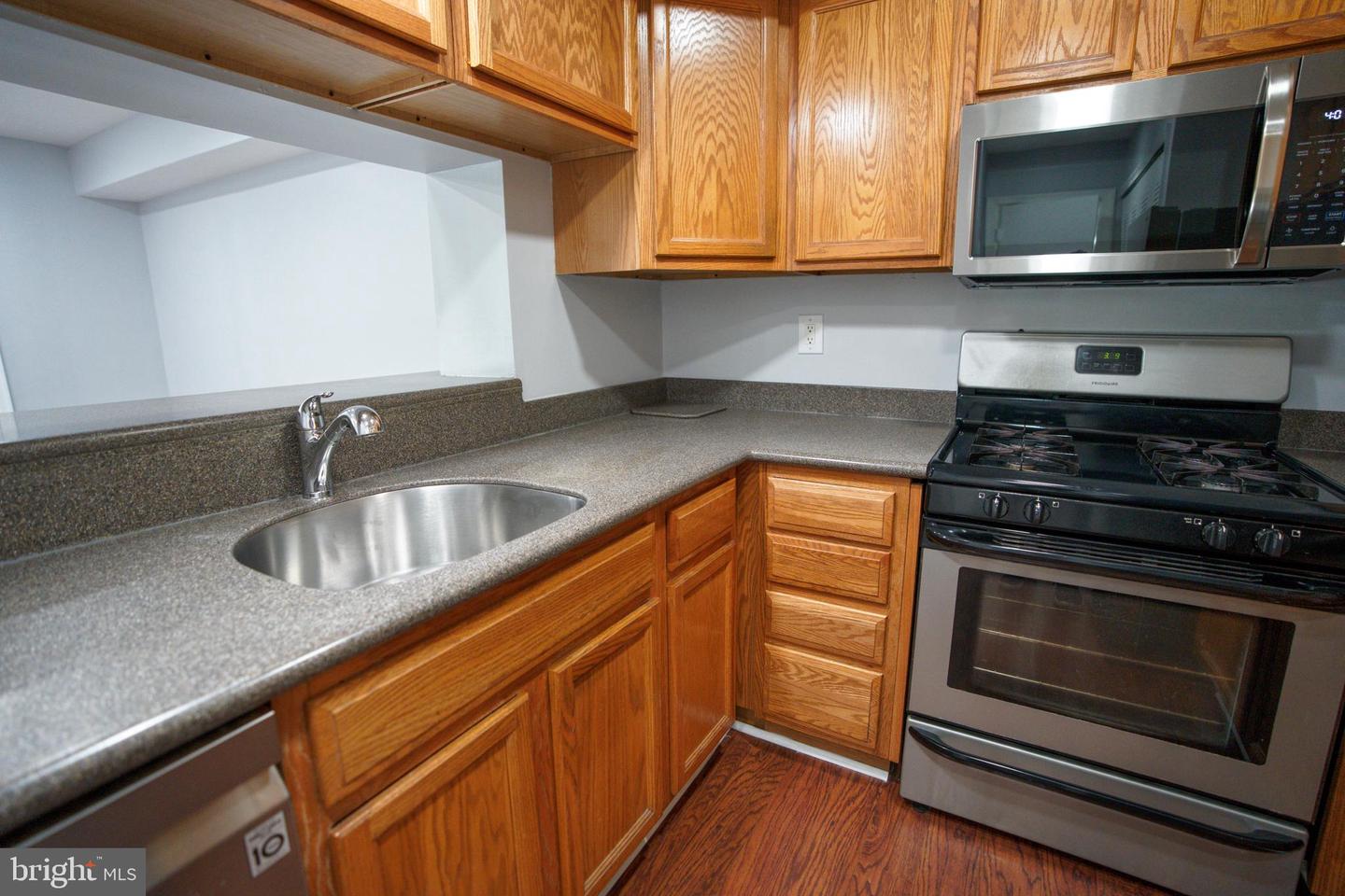 6006 HAVENER HOUSE WAY, CENTREVILLE, Virginia 20120, 2 Bedrooms Bedrooms, ,2 BathroomsBathrooms,Residential,For sale,6006 HAVENER HOUSE WAY,VAFX2244168 MLS # VAFX2244168