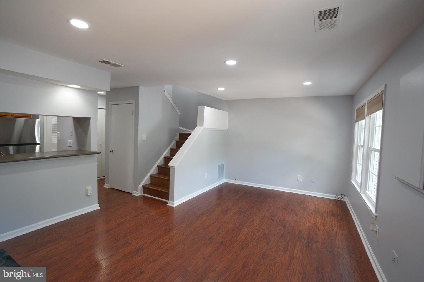 6006 HAVENER HOUSE WAY, CENTREVILLE, Virginia 20120, 2 Bedrooms Bedrooms, ,2 BathroomsBathrooms,Residential,For sale,6006 HAVENER HOUSE WAY,VAFX2244168 MLS # VAFX2244168