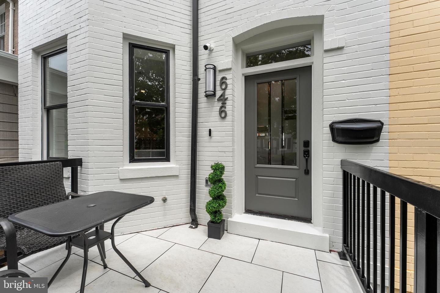 646 LEXINGTON PL NE, WASHINGTON, District Of Columbia 20002, 6 Bedrooms Bedrooms, ,4 BathroomsBathrooms,Residential,For sale,646 LEXINGTON PL NE,DCDC2204078 MLS # DCDC2204078
