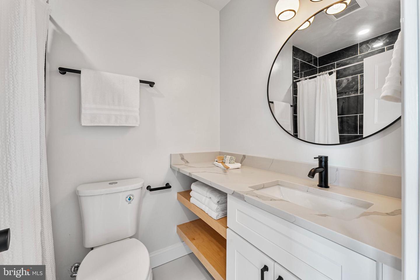 646 LEXINGTON PL NE, WASHINGTON, District Of Columbia 20002, 6 Bedrooms Bedrooms, ,4 BathroomsBathrooms,Residential,For sale,646 LEXINGTON PL NE,DCDC2204078 MLS # DCDC2204078
