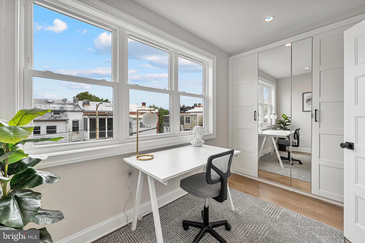 646 LEXINGTON PL NE, WASHINGTON, District Of Columbia 20002, 6 Bedrooms Bedrooms, ,4 BathroomsBathrooms,Residential,For sale,646 LEXINGTON PL NE,DCDC2204078 MLS # DCDC2204078