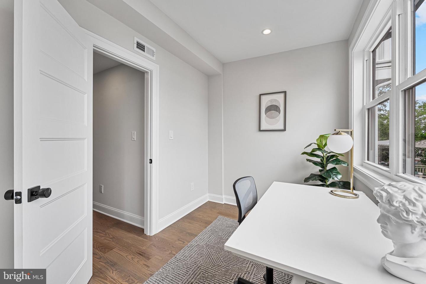 646 LEXINGTON PL NE, WASHINGTON, District Of Columbia 20002, 6 Bedrooms Bedrooms, ,4 BathroomsBathrooms,Residential,For sale,646 LEXINGTON PL NE,DCDC2204078 MLS # DCDC2204078