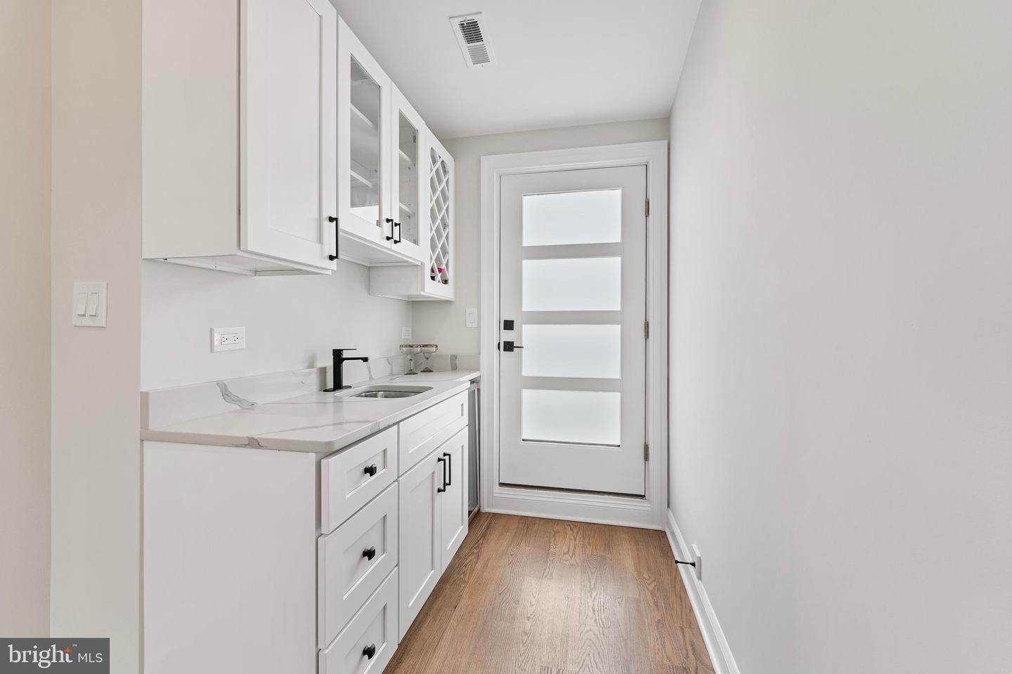 646 LEXINGTON PL NE, WASHINGTON, District Of Columbia 20002, 6 Bedrooms Bedrooms, ,4 BathroomsBathrooms,Residential,For sale,646 LEXINGTON PL NE,DCDC2204078 MLS # DCDC2204078