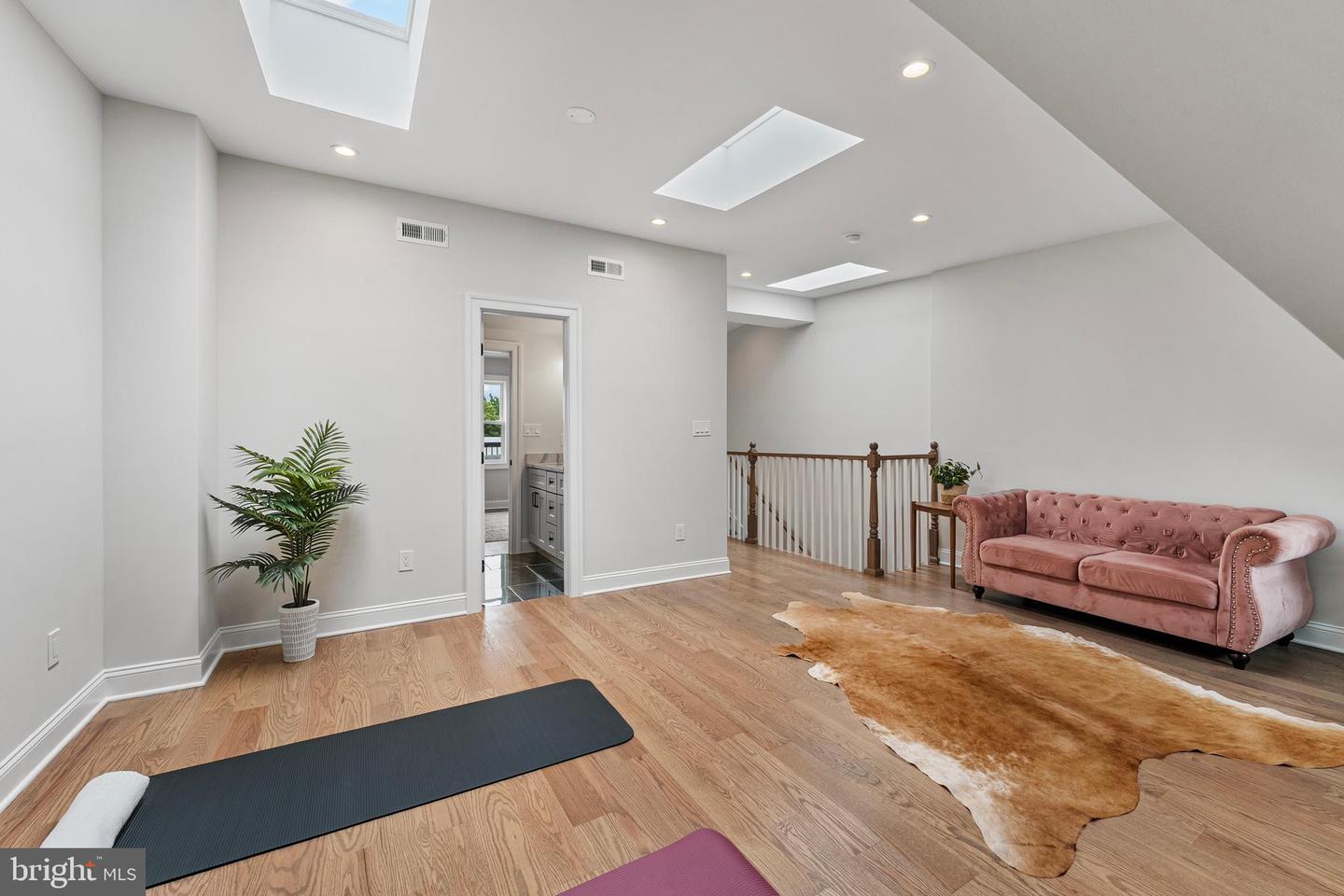 646 LEXINGTON PL NE, WASHINGTON, District Of Columbia 20002, 6 Bedrooms Bedrooms, ,4 BathroomsBathrooms,Residential,For sale,646 LEXINGTON PL NE,DCDC2204078 MLS # DCDC2204078