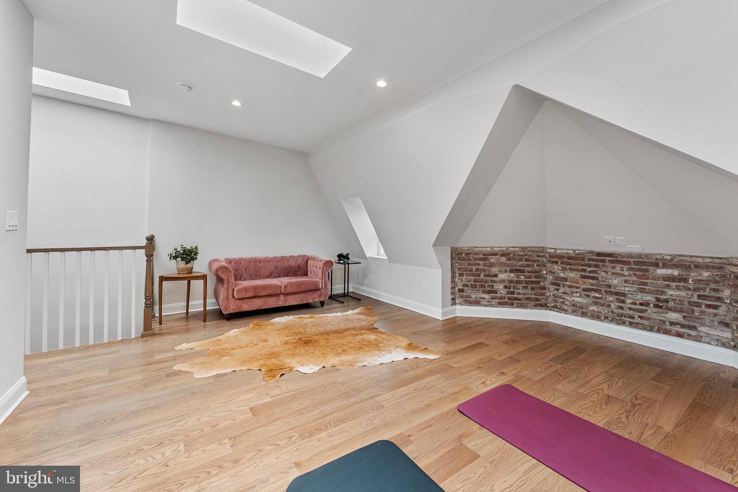 646 LEXINGTON PL NE, WASHINGTON, District Of Columbia 20002, 6 Bedrooms Bedrooms, ,4 BathroomsBathrooms,Residential,For sale,646 LEXINGTON PL NE,DCDC2204078 MLS # DCDC2204078